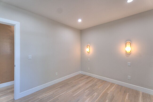 Building Photo - 123 Winchester Ave