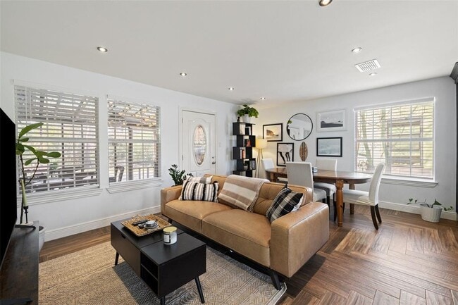 Building Photo - 1501 Broadmoor Dr