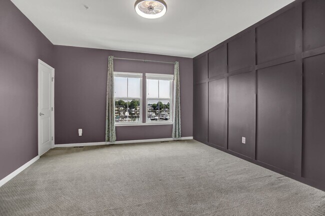 Building Photo - Stunning Townhome with Water Views!