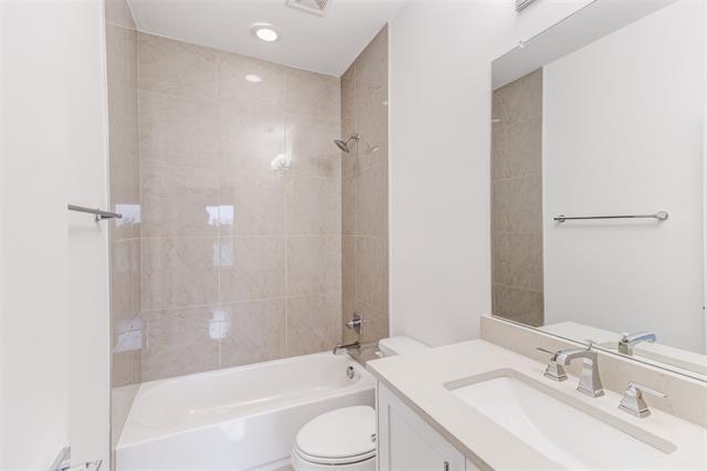 Building Photo - 1925 California Dr