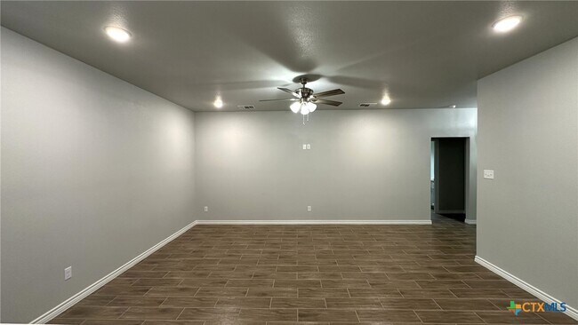 Building Photo - 5202 White Rose Dr