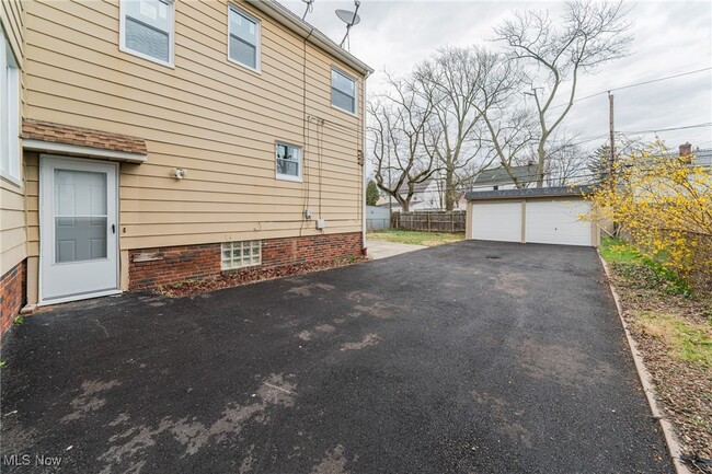 Building Photo - 1391 Avondale Rd