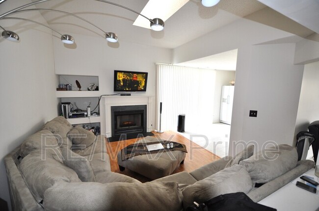 Building Photo - 6227 Oakglen Dr