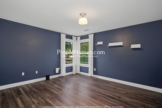 Building Photo - 503 NE Birchwood Terrace