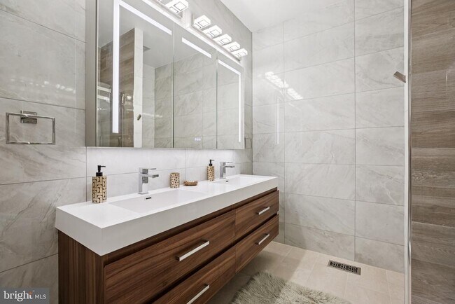 Building Photo - 4353 Westover Pl NW