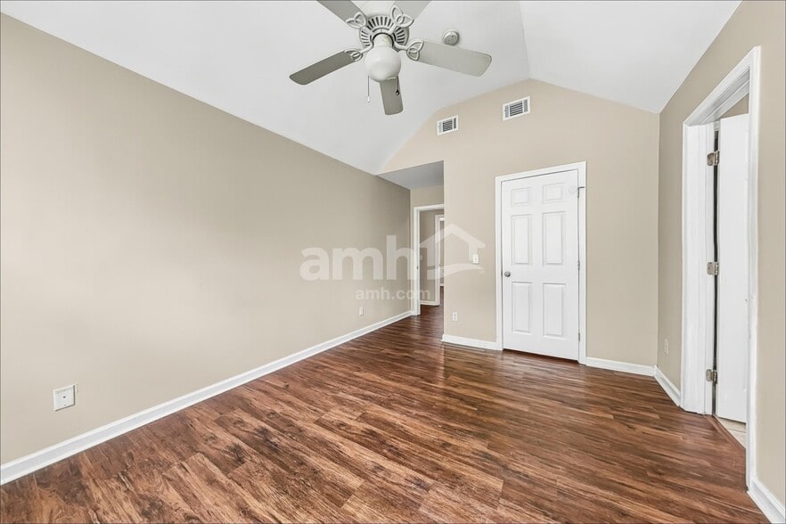 Building Photo - 61 Wintergreen Dr