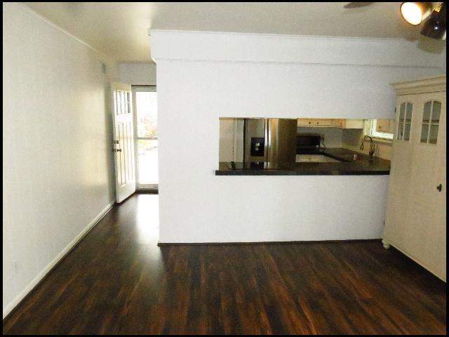 Building Photo - 101 White Oak Ln