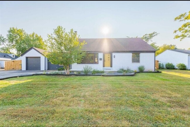 Building Photo - 2114 Robin Rd