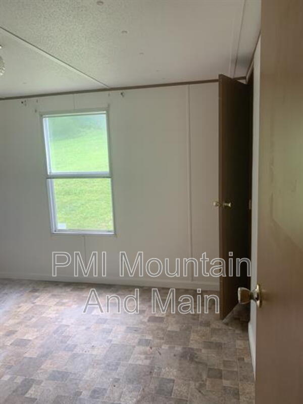 Building Photo - 38 Misty Mountain Way