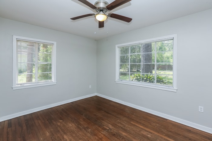 Building Photo - 216 Cedarhurst Dr
