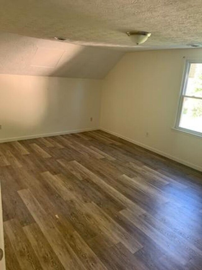 Building Photo - 224 Lamont St