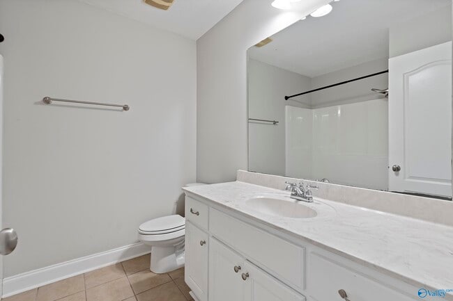 Building Photo - 5031 SE Valley Cove Dr