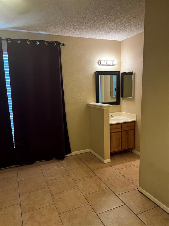 Building Photo - 3919 Fairmont Pkwy