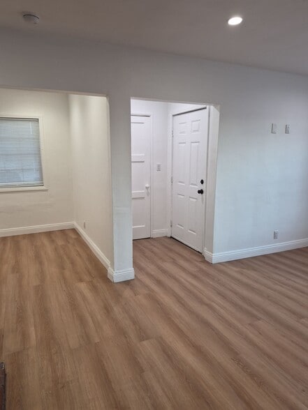 Building Photo - 12902 Borden Ave