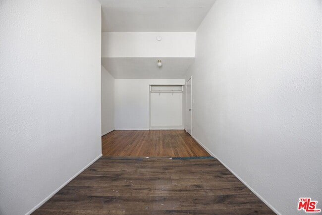 Building Photo - 4841 W 18th St
