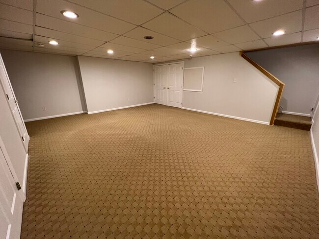 Building Photo - 202 Dresher Woods Dr