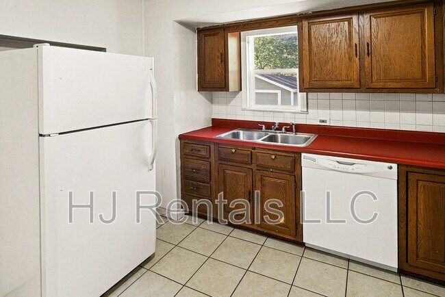 Building Photo - 1305 S New Florissant Rd