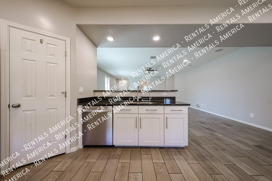 Building Photo - 3366 E Dogwood Pl