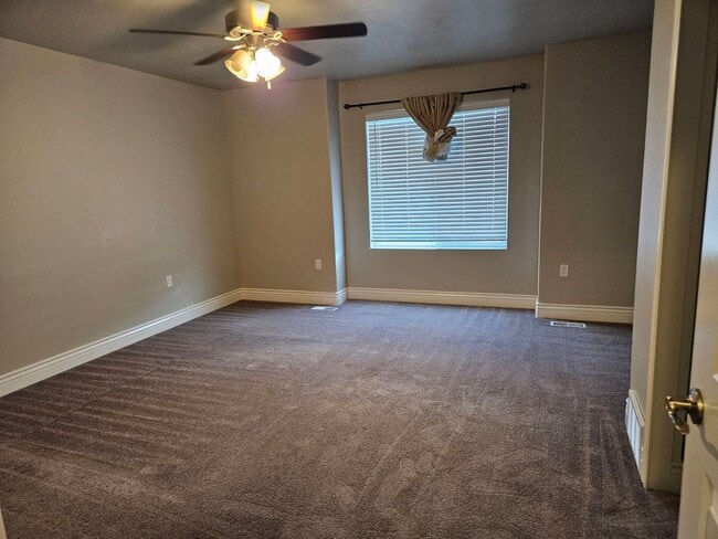 Building Photo - Charming 3 Bed, 2.5 Bath in Tooele