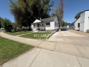 Building Photo - Lovely 4 Bedroom 2 Bath House Available i...