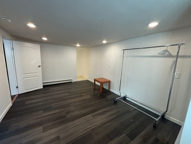 Building Photo - Haines 308