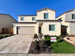 Building Photo - $3,300 Ashlan & Highland, 5 Bedroom House ...