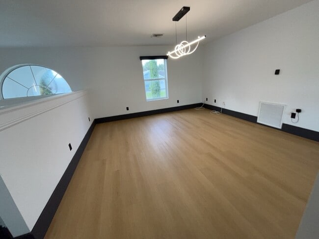 Building Photo - 8131 Vineland Oaks Blvd