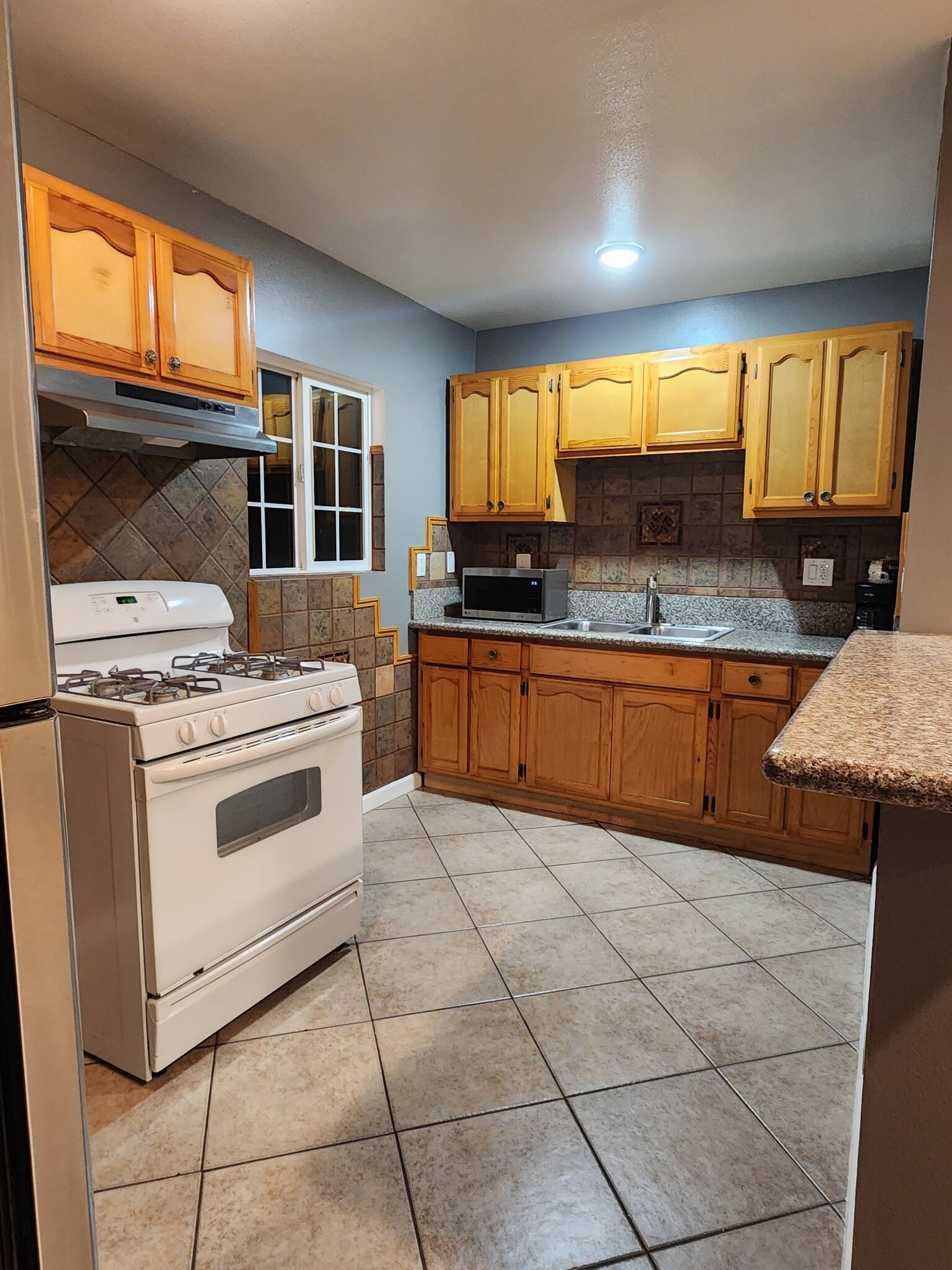 Building Photo - 4427 S Centinela Ave