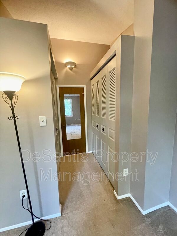 Building Photo - 925 Elm Ct