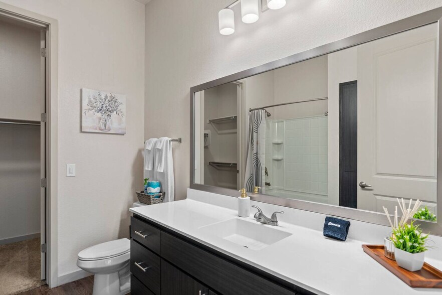 Building Photo - 500 W Broadway Rd