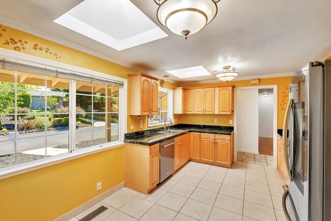 Building Photo - 17 Muth Dr