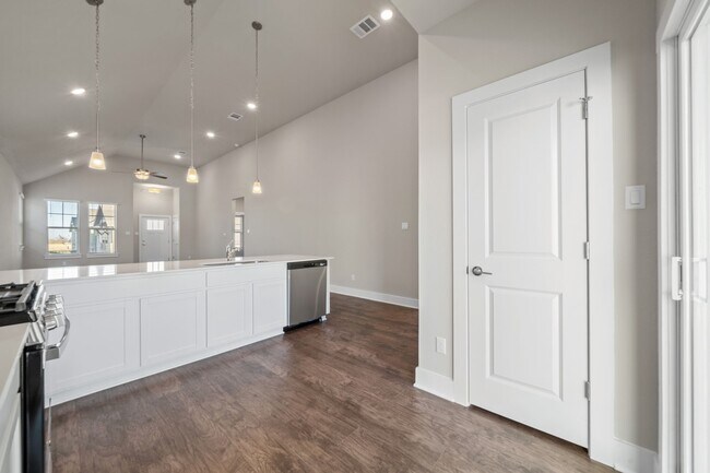 Building Photo - 217 Pinnacle Ln