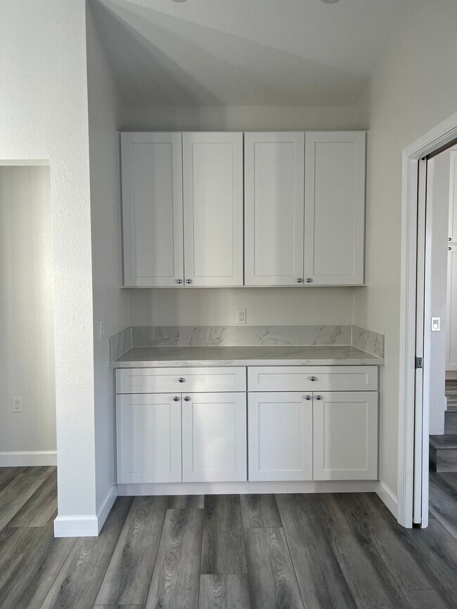 view sample of countertops and cabinetry - 826 Hermes Ave