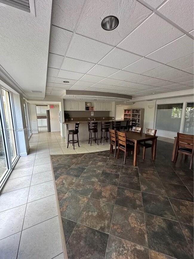 Building Photo - 151 NE 16th Ave