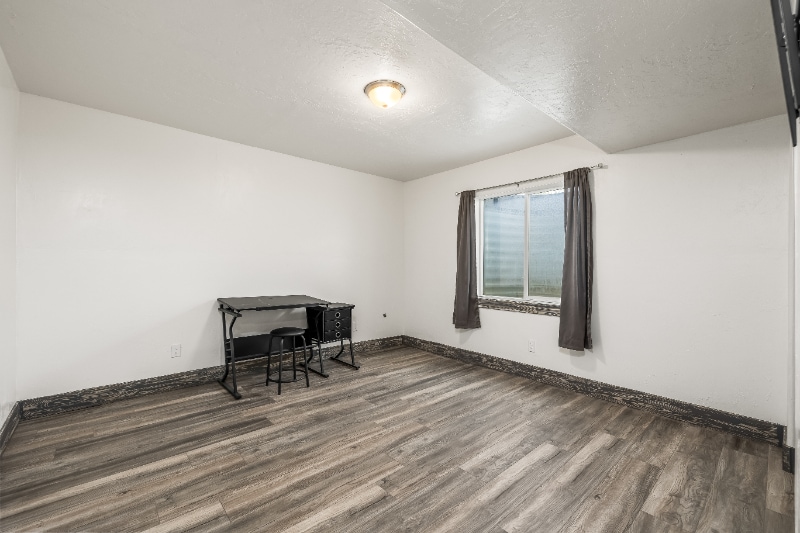 Building Photo - 820 210 W