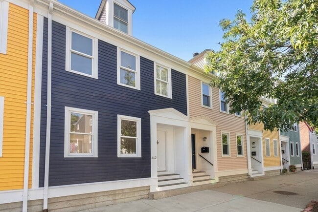 Primary Photo - 442 Main St