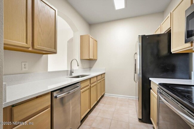 Building Photo - 10550 Baymeadows Rd