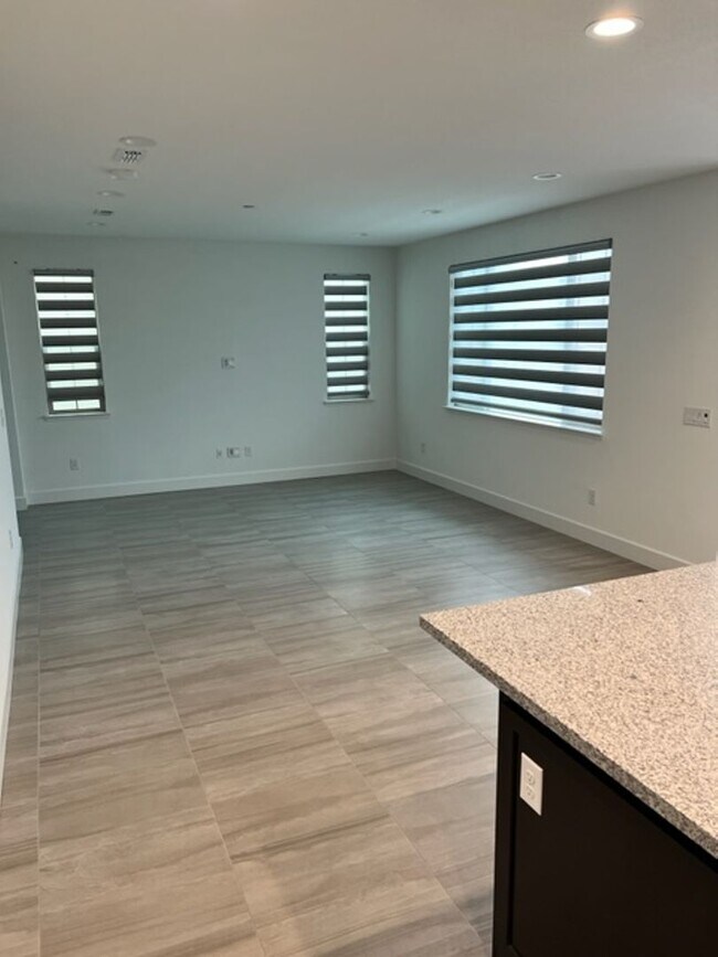 Building Photo - Newer 3 Bedroom 2.5 Bath in Mountain House