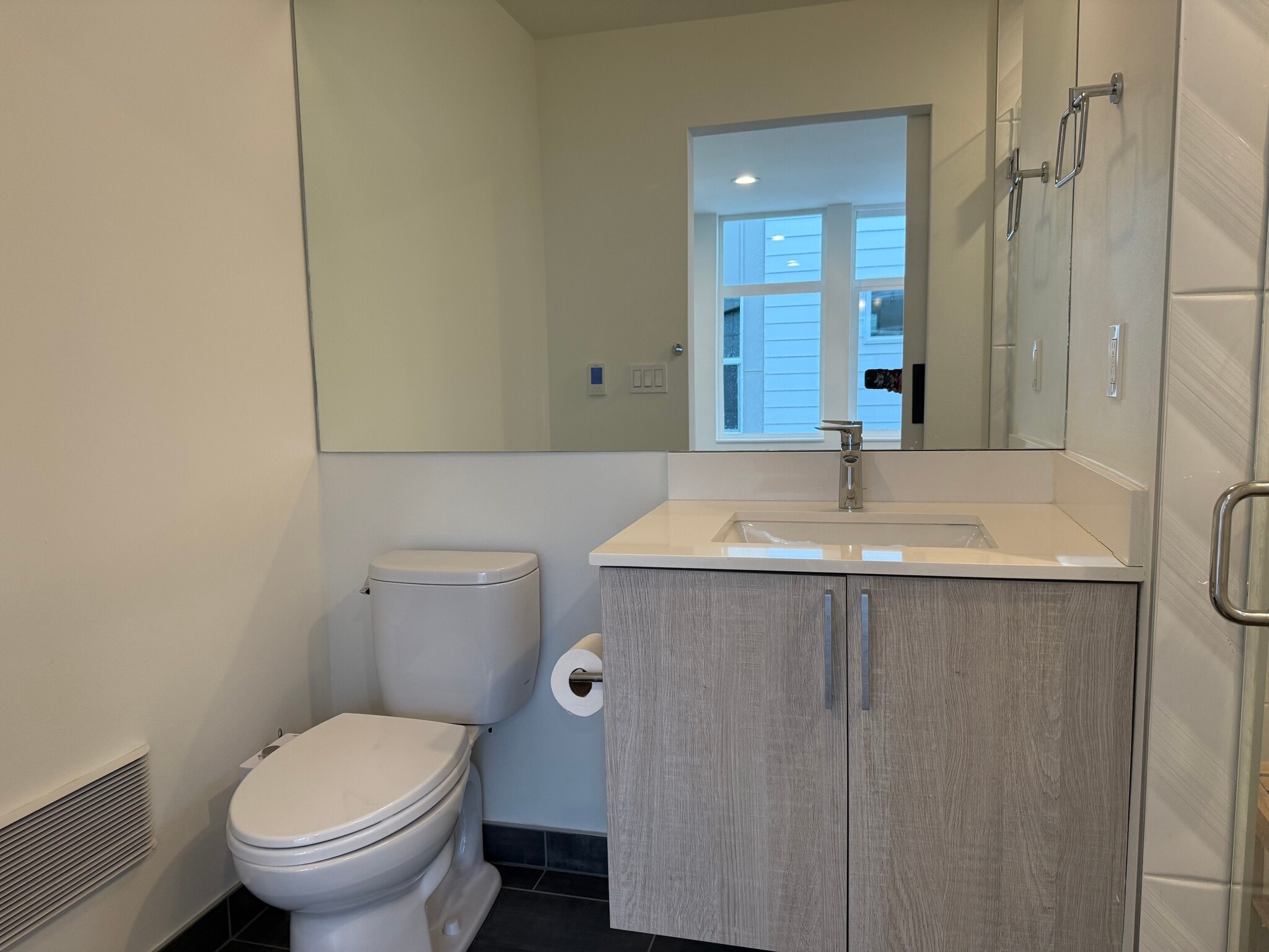 Building Photo - 2320C 15th Ave S