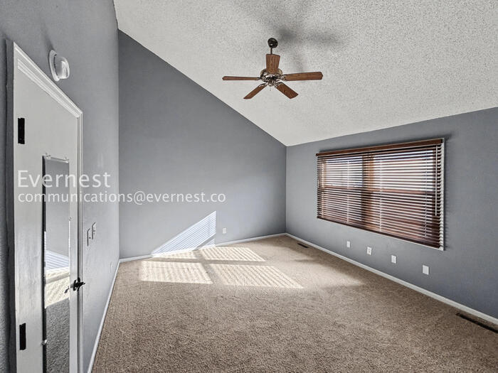 Building Photo - 7669 S Cove Cir