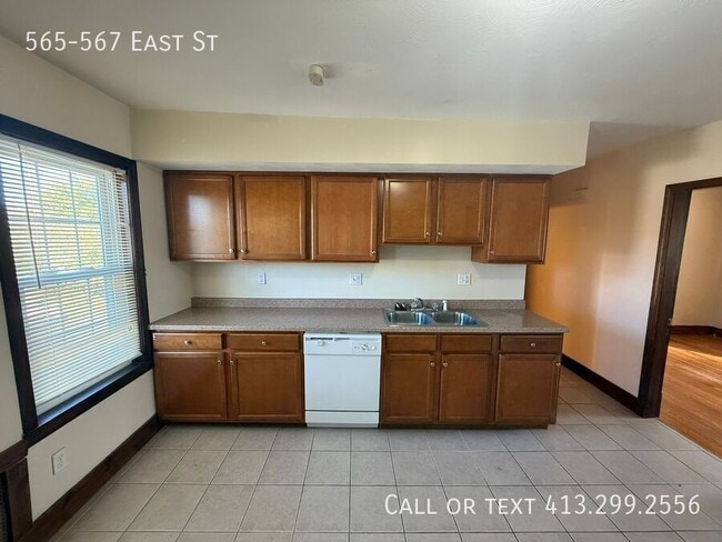 Building Photo - 565-567 East St-