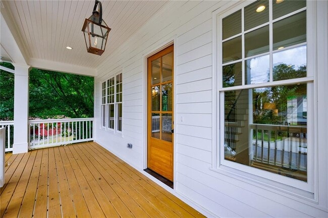 Building Photo - 2717 Skyland Dr NE