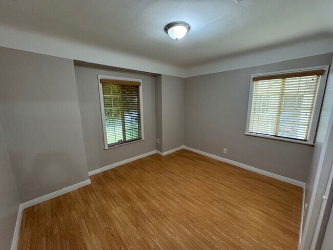 Building Photo - CRENSHAW 17024-17026