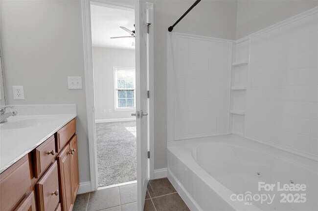 Building Photo - 1305 Summit Greenway Court