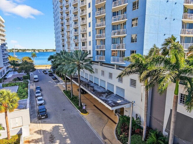 Building Photo - 1551 N Flagler Dr