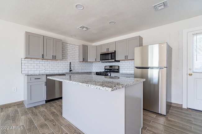 Building Photo - 37 E El Parque Dr