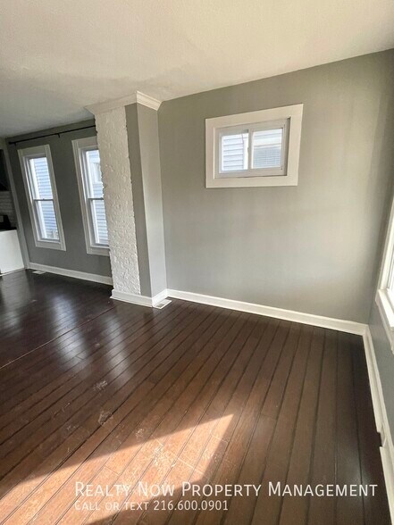Building Photo - 1335 W 61st St