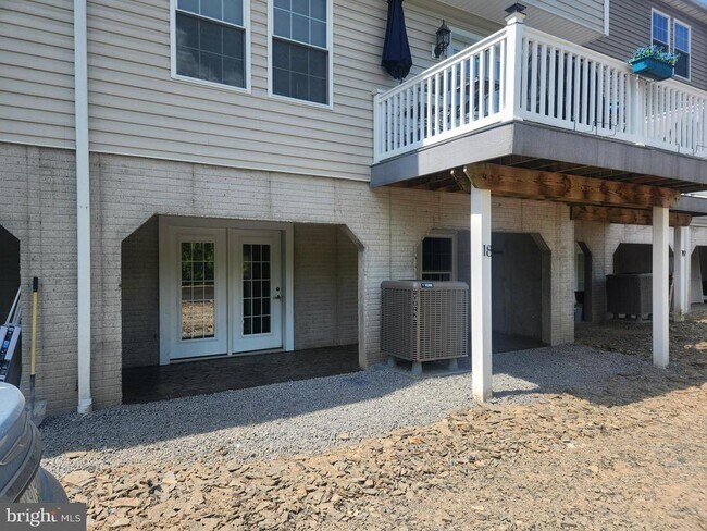 Building Photo - 65 Woods Edge Rd