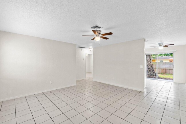 Building Photo - 4915 Gulfstream Rd