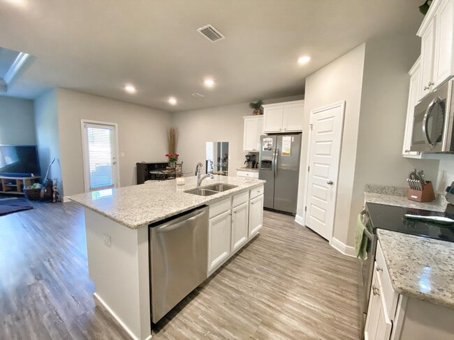 Building Photo - 3605 Turquoise Dr